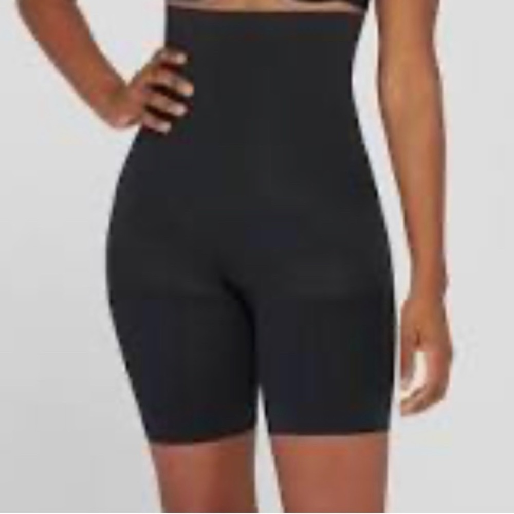NWT Assets by Spanx Remarkable Results Shaping High Waist Short Size B